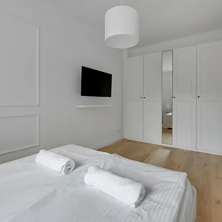 Wave White Pearl In Apartment Gdansk